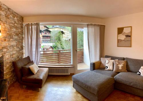 Ruang duduk di Best views and location in Leukerbad!