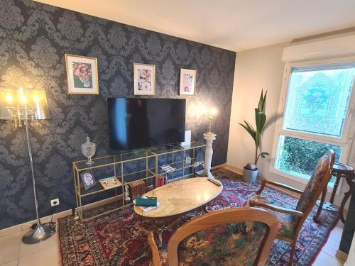 Chambre d'Amour Jacuzzi Bordeaux Parking