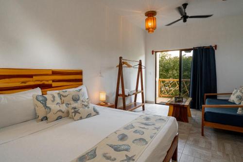 a bedroom with a bed and a ceiling fan at Casa Cuyo Hotel in El Cuyo