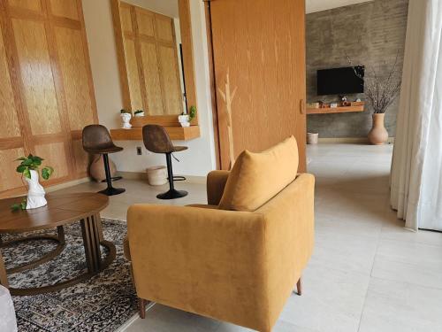 Una televisión o centro de entretenimiento en XOLATLACO TEPOZTLAN Hotel Boutique