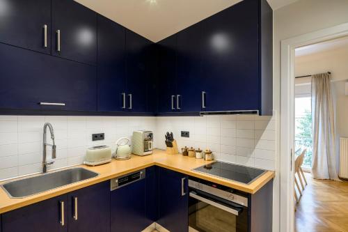 Plaka Premier Stay - Steps from Acropolis Museum and Metro