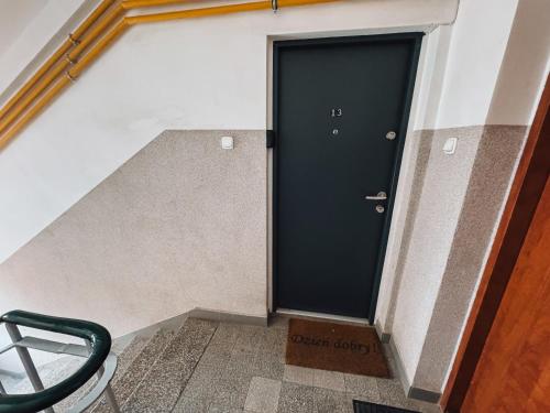 a black door with a sign that says dean clerk at Apartament Keja Olecko in Olecko