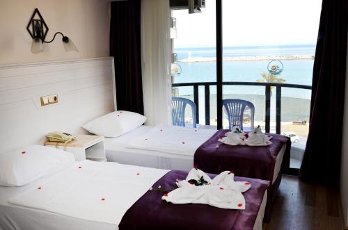 Ένα ή περισσότερα κρεβάτια σε δωμάτιο στο Hotel By Karaaslan Inn