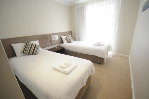 En eller flere senger på et rom på Mandurah Quay Resort
