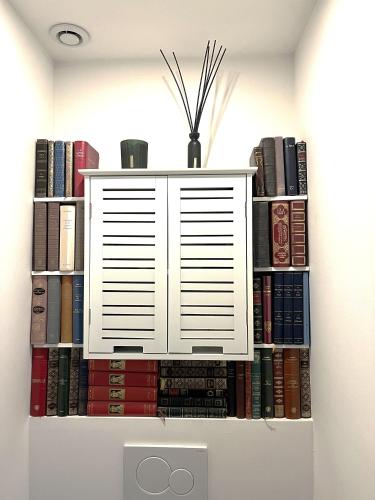 a book shelf with a window with books on it at LA PARENTHESE in Tournai