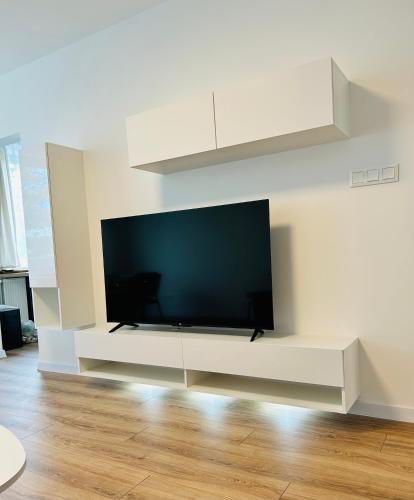 Μια τηλεόραση ή/και κέντρο ψυχαγωγίας στο Apartman NovumSpot