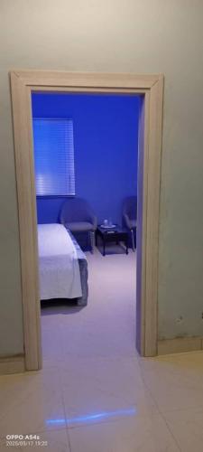 Una cama o camas en una habitación de Cutting Edge Guest House