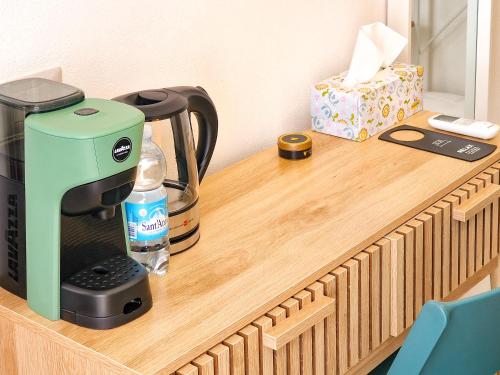 a coffee maker sitting on top of a wooden counter at Il Caracolo Rooms in La Maddalena