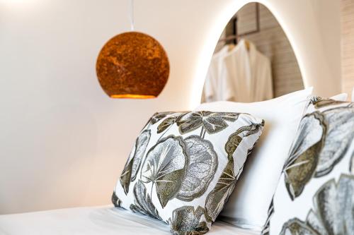 Postel nebo postele na pokoji v ubytování Sirin Luxury Suites Groundfloor