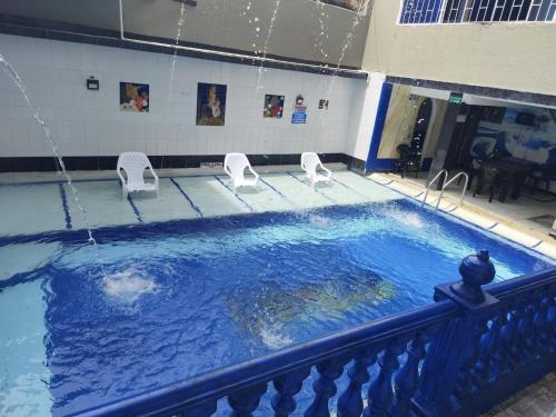 Kolam renang di atau dekat dengan Hotel Dinastía Castillo Central