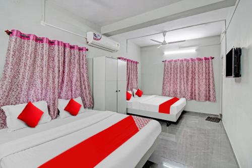 Ένα ή περισσότερα κρεβάτια σε δωμάτιο στο Super Hotel O Moonlight Inn