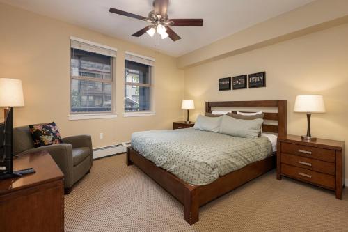 เตียงในห้องที่ Fraser Crossing 3405 Ski In Ski Out Winter Park Resort