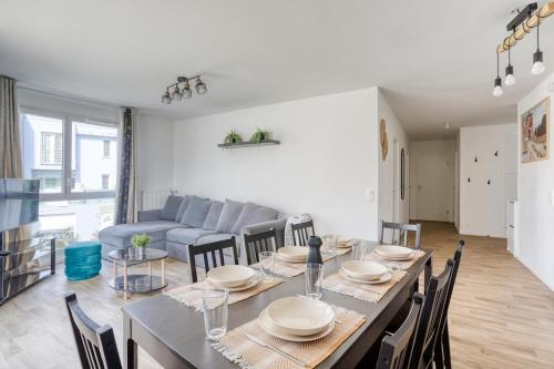 New - Paris, CDG, Villepinte Expo, Disney, Astérix