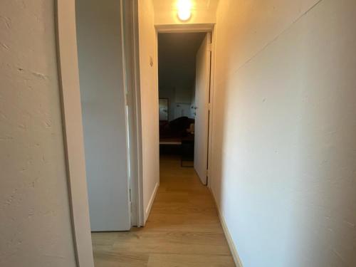 an empty hallway with a light on the wall at Huisje in Begijnendijk