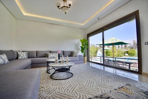 a living room with a couch and a table at Ferme de vacances avec une grande villa à Marrakech in Marrakech