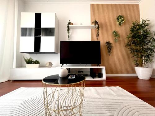 a living room with a tv and a coffee table at N3 Apartment in Amadora