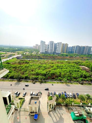 Άποψη από ψηλά του Aura 12 1BR Service Apartment