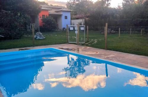 JACARANDÁ Chalés com piscina em São José da Serra MGの敷地内または近くにあるプール