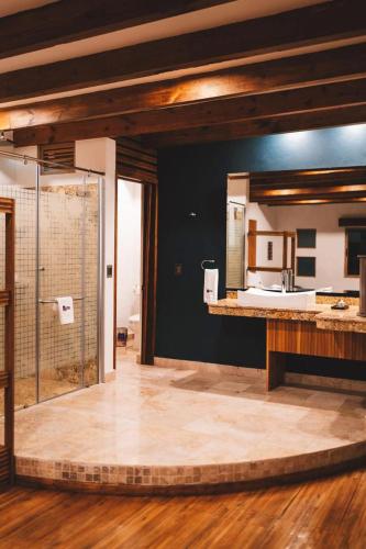 a bathroom with a large mirror on the wall at Motel Caresse in Metepec