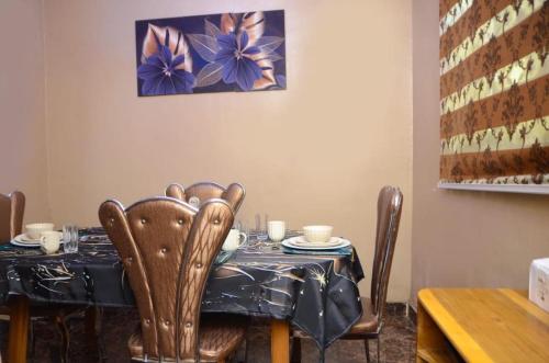 Ein Restaurant oder anderes Speiselokal in der Unterkunft jobfallodge 