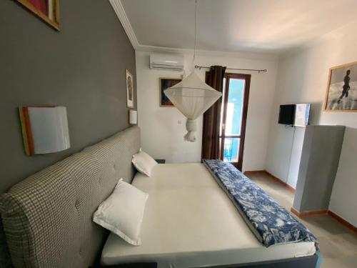 a bed in a room with a couch and a window at Ndiamala in Darou Rhamane
