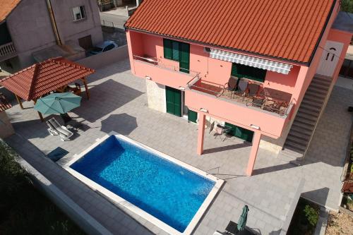 Family friendly house with a swimming pool Sibenik - 24444