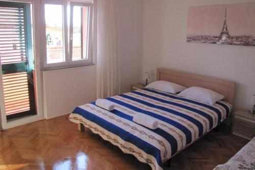 Family friendly house with a swimming pool Sibenik - 24444