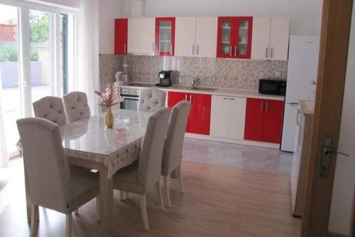 Family friendly house with a swimming pool Sibenik - 24444