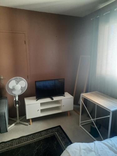 Photo de la galerie de l'établissement Chambre moderne meublé, à Saint-Étienne