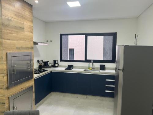 Η κουζίνα ή μικρή κουζίνα στο Iguassu home-Conforto, localização e praticidade