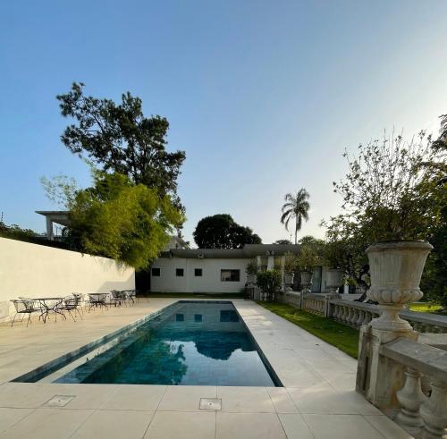 Piscina a La Villa JFL o a prop