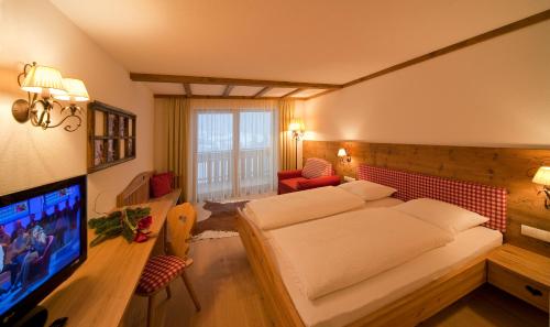 Ένα ή περισσότερα κρεβάτια σε δωμάτιο στο Hotel Foestlerhof