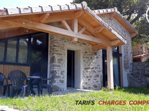 Charmant Gîte en Pierre avec Terrasse et Confort Moderne dans le Parc du Pilat - FR-1-496-155