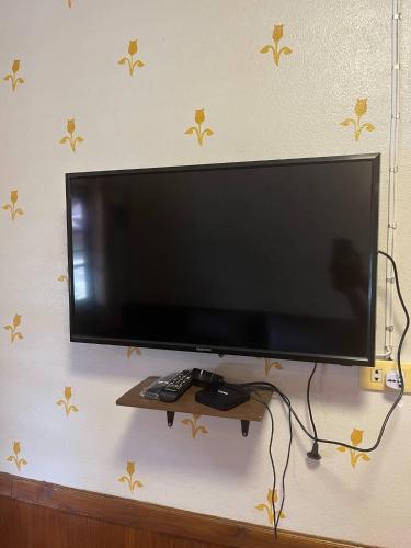 TV a/nebo společenská místnost v ubytování Old City Guest House