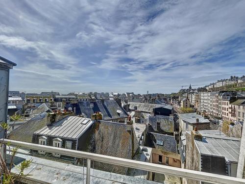 Duplex T3 avec terrasse, vue sur Granville et Wifi - FR-1-361-566