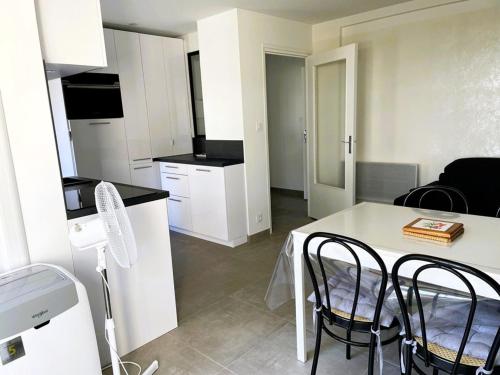 La Grande Motte: Appart 2 pièces lumineux, 4 couchages, parking privé - FR-1-790-35