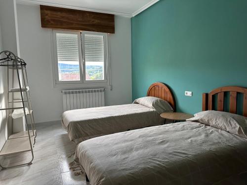 Ένα ή περισσότερα κρεβάτια σε δωμάτιο στο Fonte do Ouro, house in Bande for 10 people