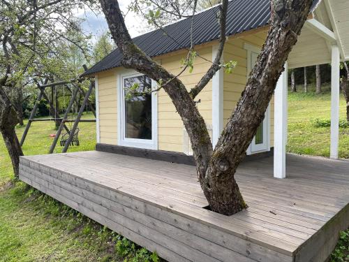 Villa Vähkjärveにある庭