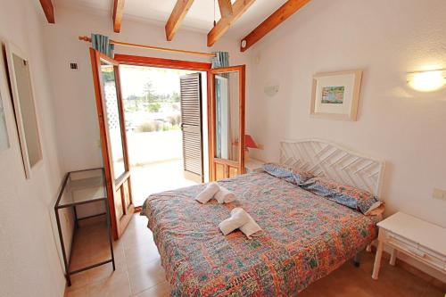a bedroom with a bed with two towels on it at Jane - modern, well-equipped bungalow in Moraira in Teulada