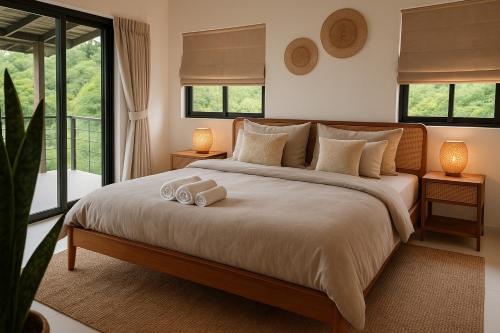 Ένα ή περισσότερα κρεβάτια σε δωμάτιο στο Modern 4 BDR Villa, privat Pool, Walk Beach