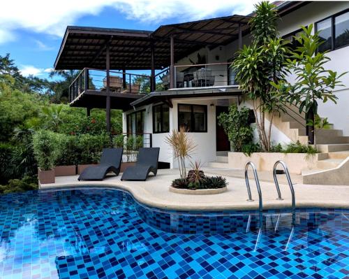 Πισίνα στο ή κοντά στο Modern 4 BDR Villa, privat Pool, Walk Beach