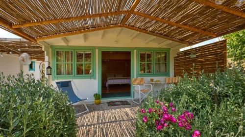 Κήπος έξω από το Eudaimonia Wooden Suites Nafplio Kandia