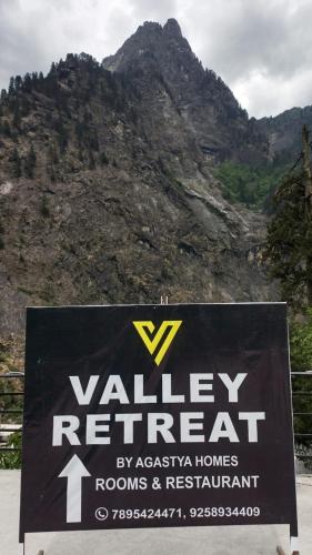 Pemandangan gunung umum atau pemandangan gunung yang diambil dari hotel