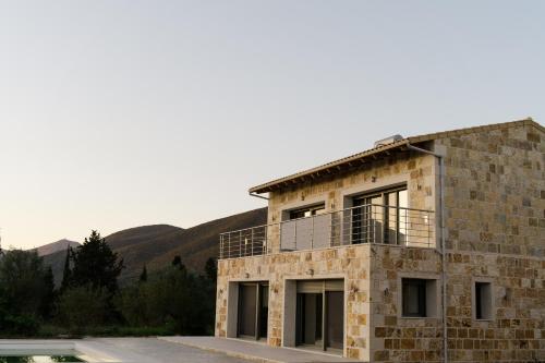 Общий вид на горы или вид на горы из of country house
