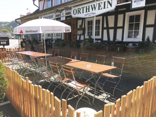 a group of tables and chairs in front of a building at Hotel Orthwein -kostenfreie Parkplätze- in Cölbe