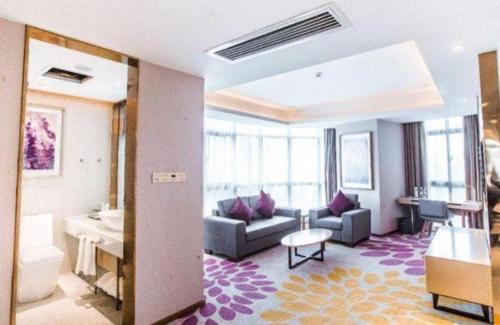 a living room with a couch and a table in a room at Lavande Hotels Xuzhou Yunlong Wanda Medical University in Xuzhou