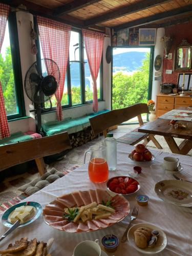 アパートメントの敷地内または近くでの食事または食べ物