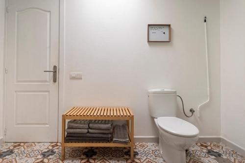 a bathroom with a toilet and a table with towels at Max house in Teguise