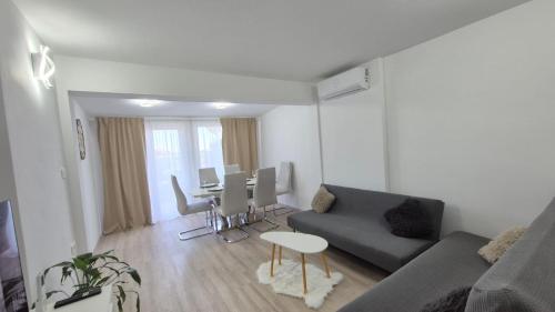 Meressa Leonardo Apartment