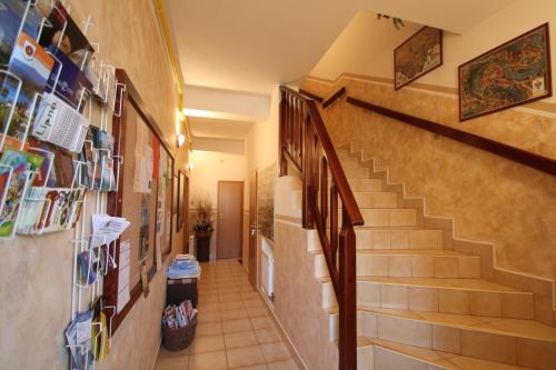 Perpustakaan di apartmen